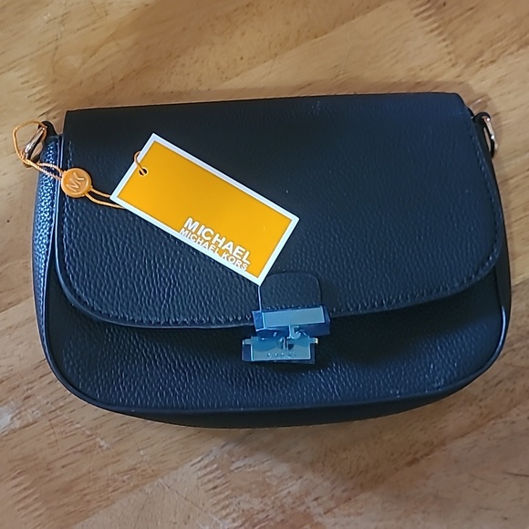 Micheal Kors Crossbody - Picture 4 of 4